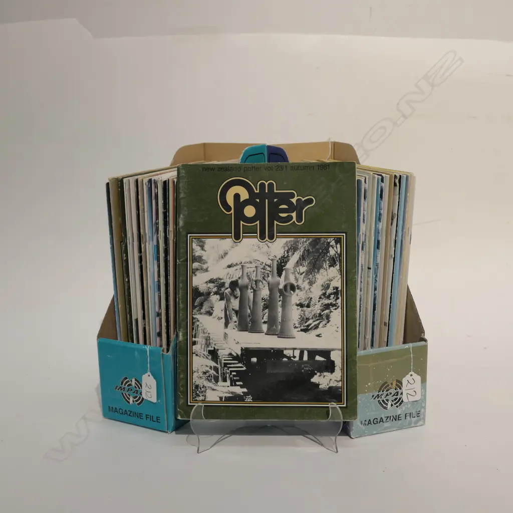 40 MAINLY NZ VINTAGE POTTER MAGAZINES Image 1++