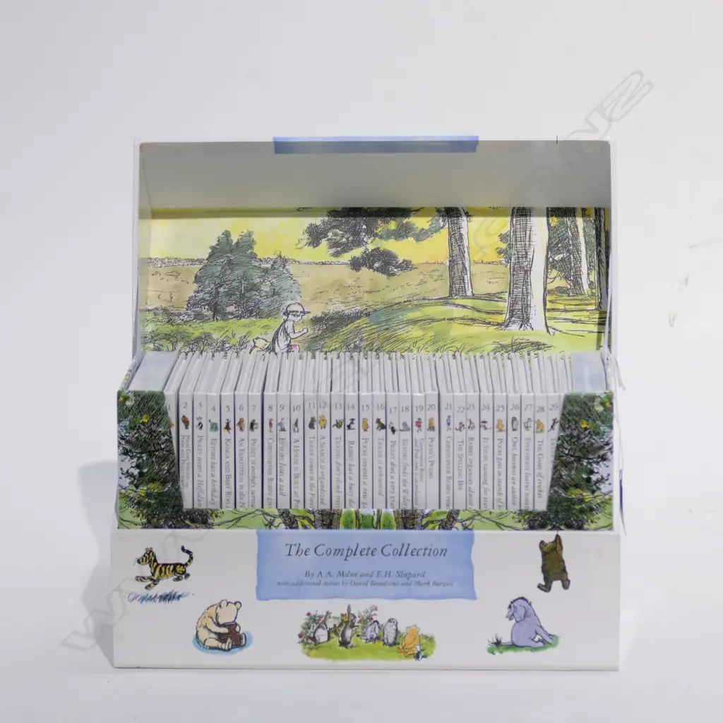 BOXED BOOK SET 'WINNIE THE POOH, COMPLETE COLLECTION' Image 1++