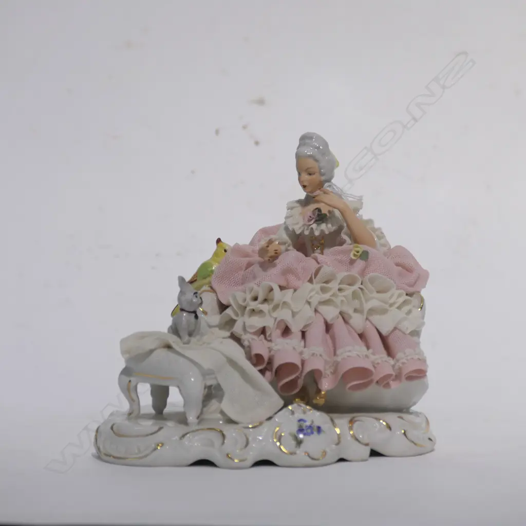 DRESDEN FIGURINE Image 1++