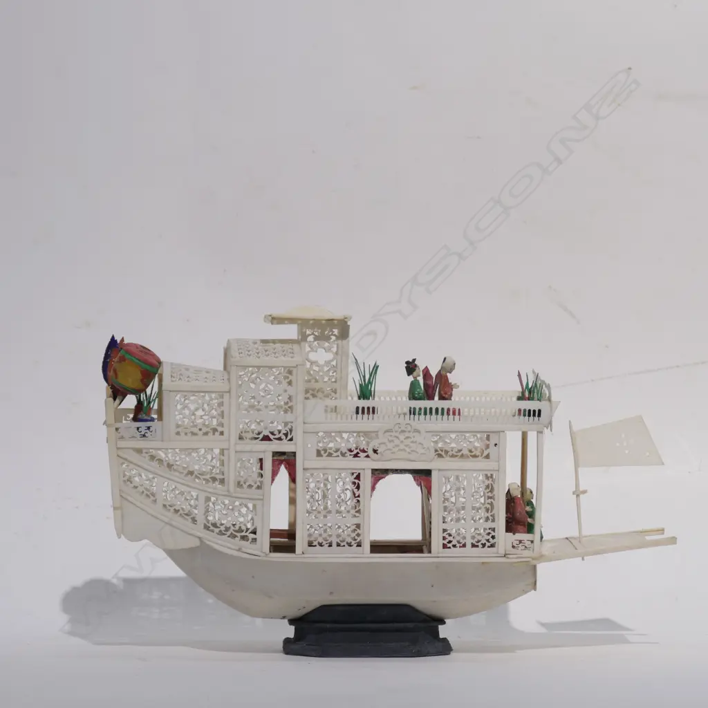OLD CARVED BONE MODEL JUNK BOAT WITH FIGURES L.345MM Image 1++