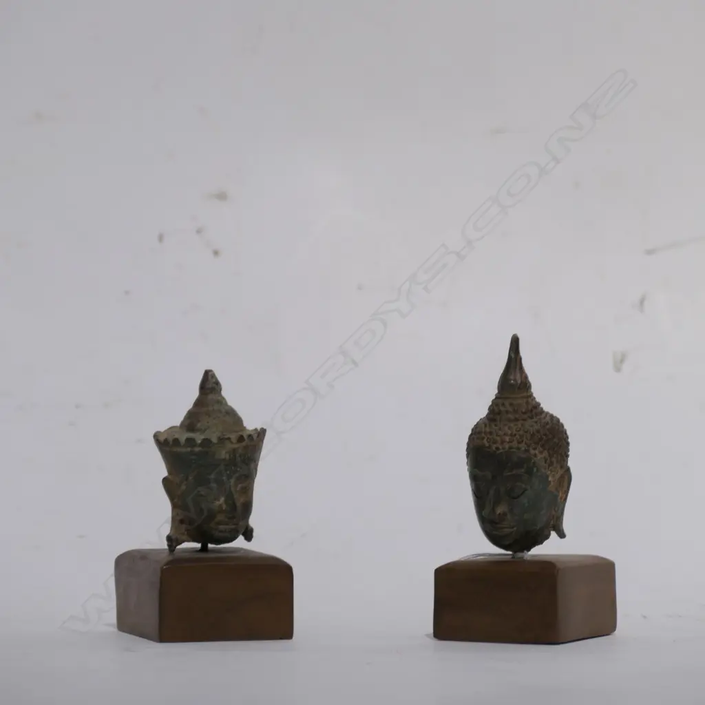TWO SMALL VINTAGE BUDDHA HEADS ON STAND Image 1++