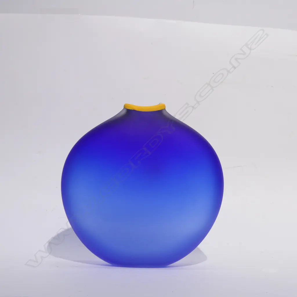 HAND BLOWN OVOID VASE SGD GIOVANNI H. 295MM Image 1++