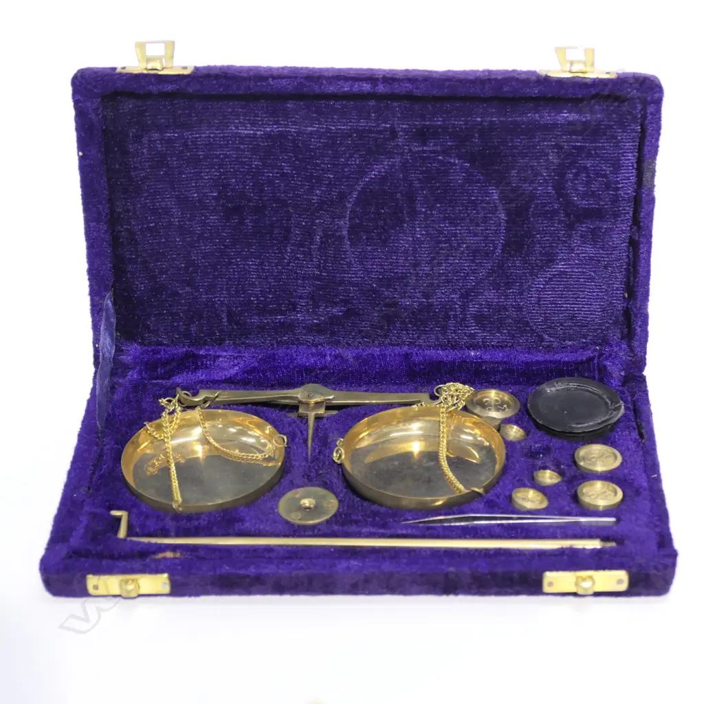BOX SET OF SMALL GOLD SCALES Image 1++