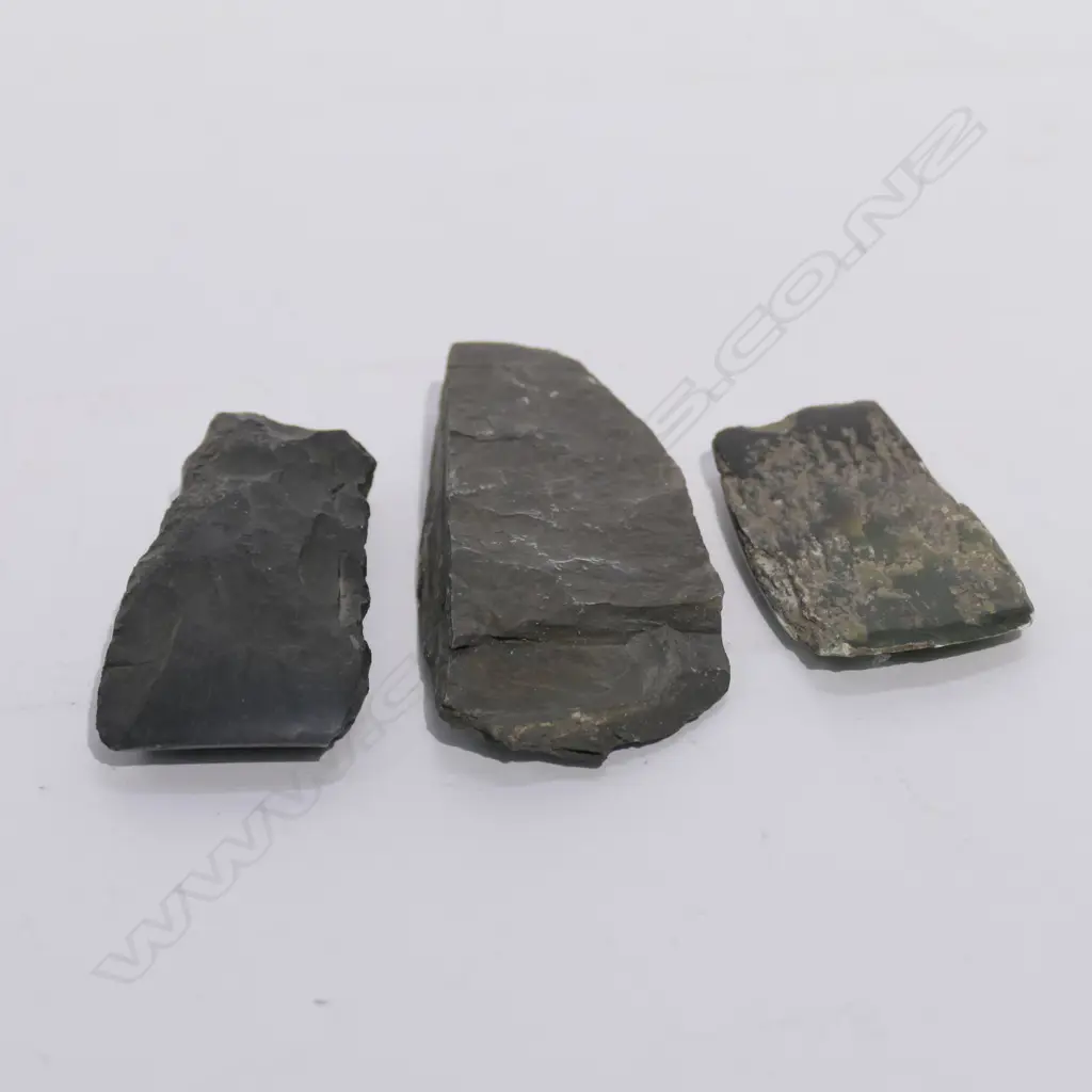 (17693) 2 SMALL OLD ADZE BLADES & PIECE UNFASHIONED STONE Image 1++