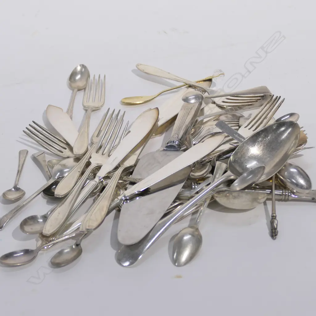 ASSORTED CUTLERY Image 1++