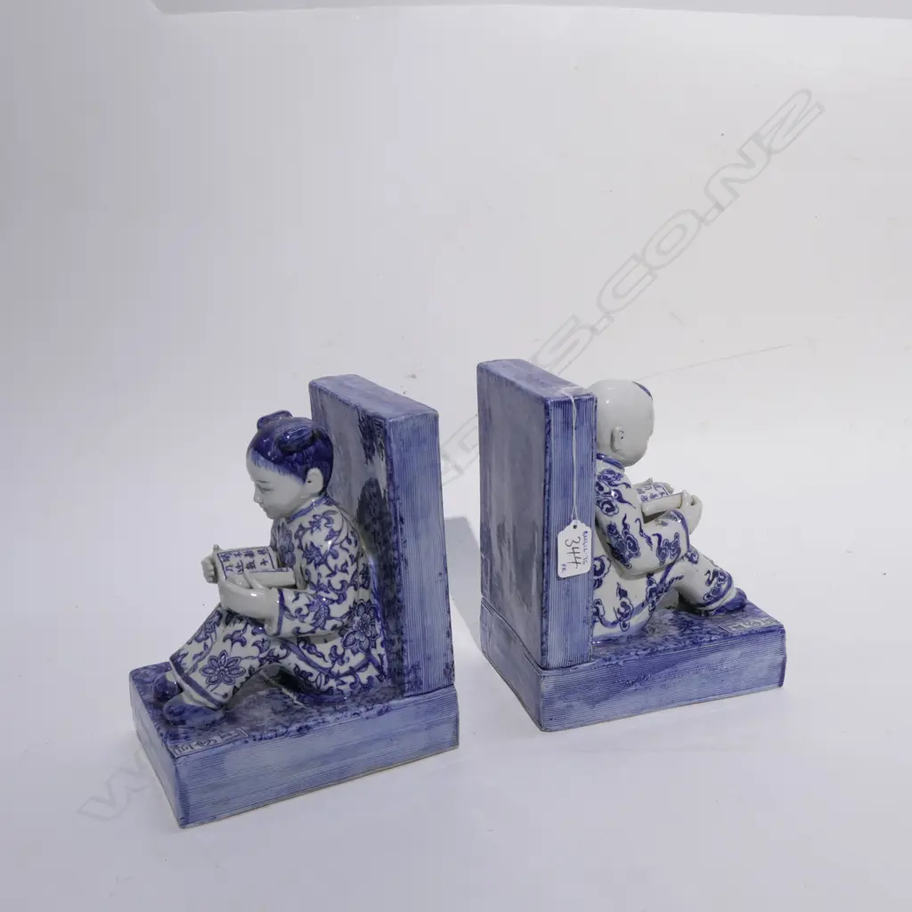 PR CHINESE B + W BOOKENDS Image 1++