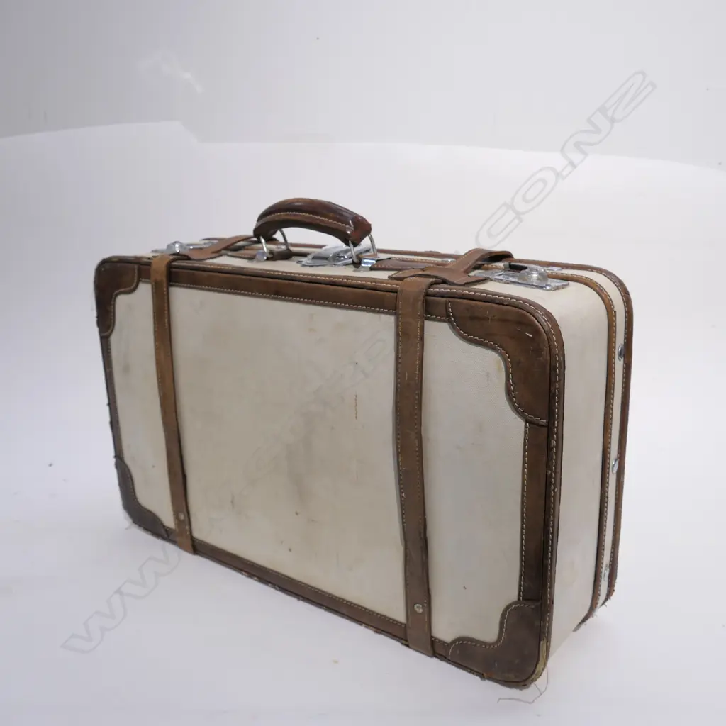 VINTAGE SUITCASE Image 1++