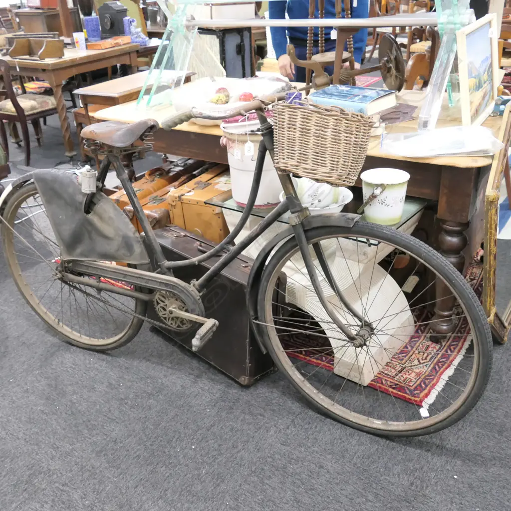 VINTAGE BICYCLE WITH BASKET Image 1++