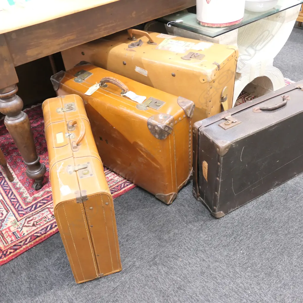 4 ASST SUITCASES  Image 1++