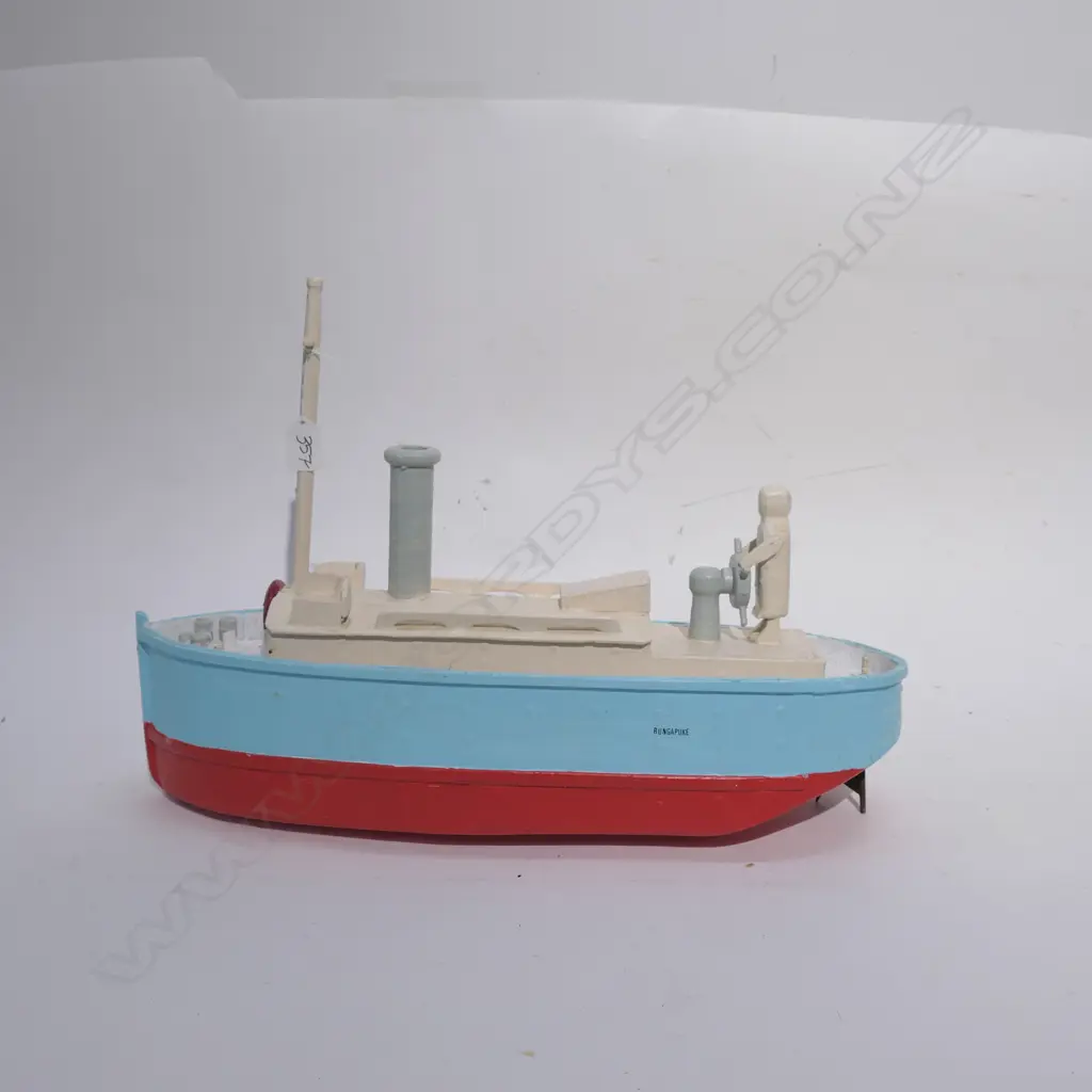 FOLK ART SCRATCH BUILT MODEL BOAT 'RUNGAPUKE' Image 1++