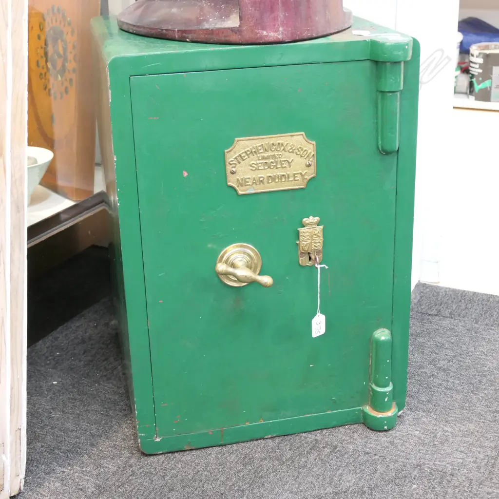 ANTIQUE SAFE WITH KEY 610 MM Image 1++