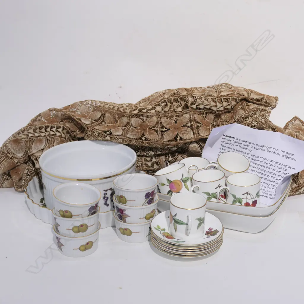 23 PIECES ROYAL WORCHESTER 'ARDEN' ENGLISH FINE BONE CHINA 12 COFFEE CUPS AND SAUCERS, 4 DISHES AND 7 RAMEKINS AND LACE  Image 1++