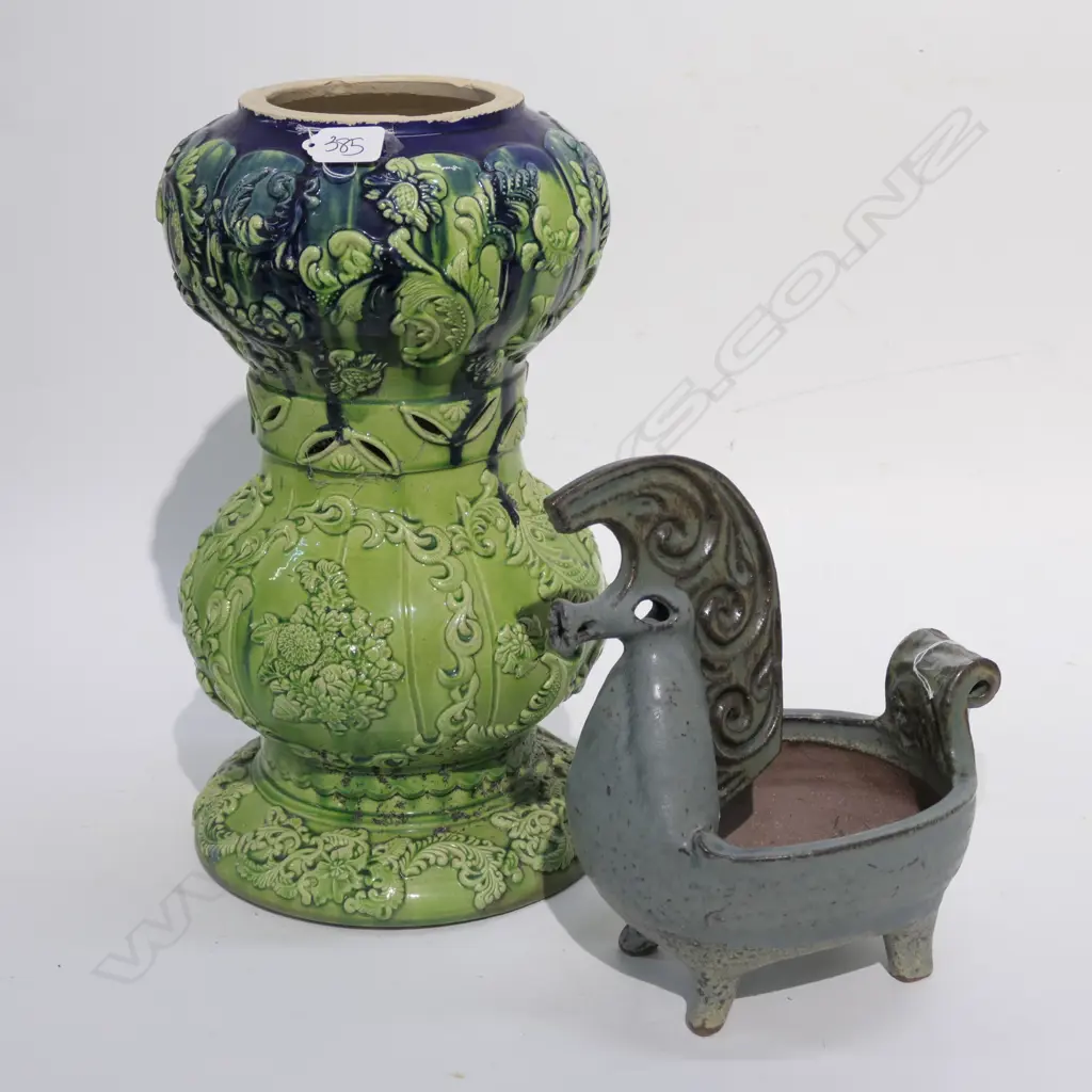 VICT STYLE GLAZED CERAMIC STAND + STYLIZED POTTERY HORSE  Image 1++
