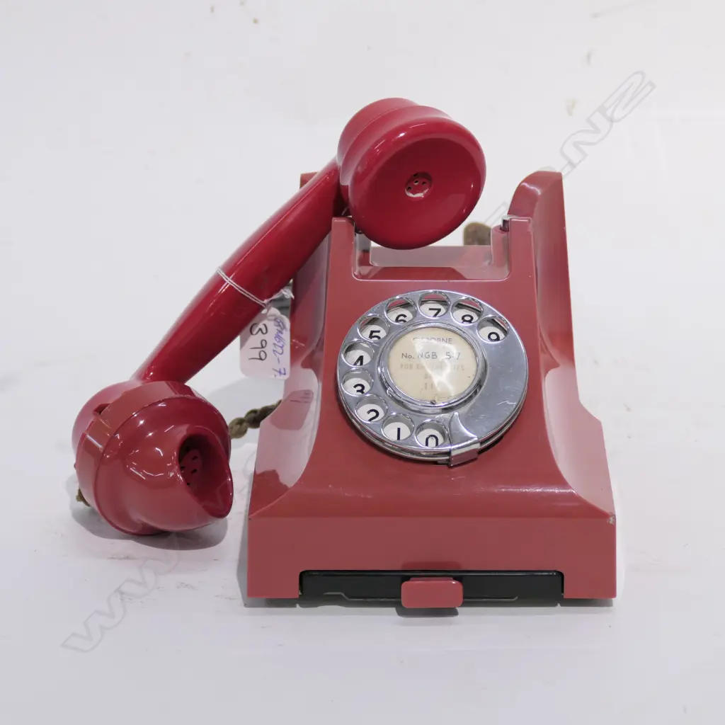 VINTAGE RED PHONE some faults Image 1++