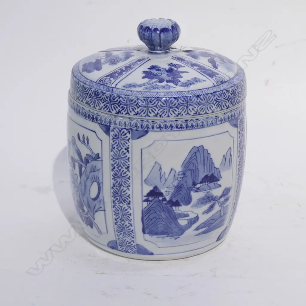 B + W LIDDED JAR W/ BIRD DECORATION Image 1++