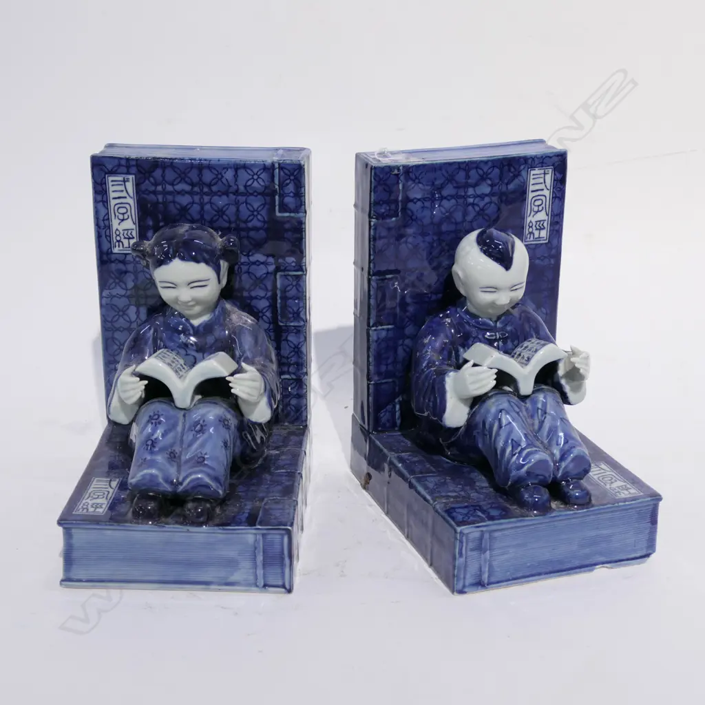 PR CHINESE B + W BOOKENDS Image 1++
