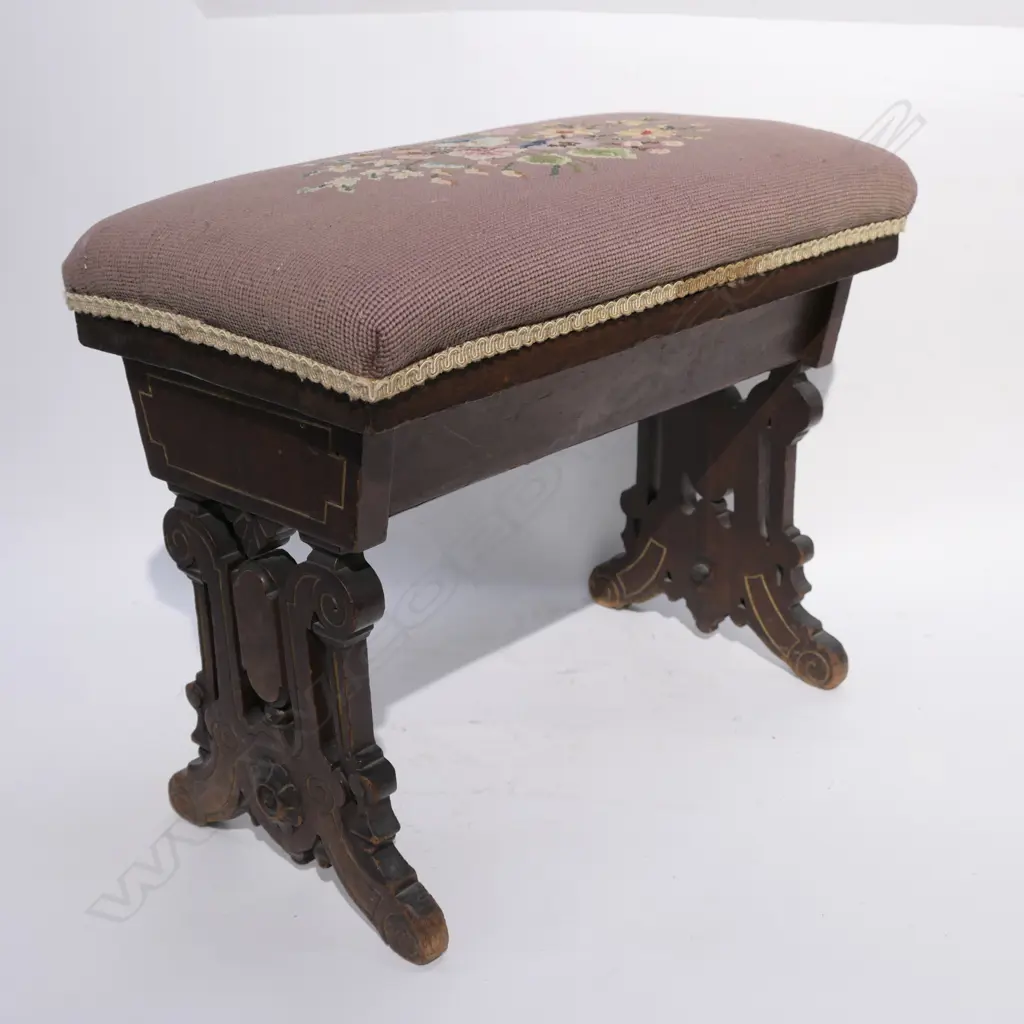 SMALL EMBROIDERED TOP STOOL Image 1++