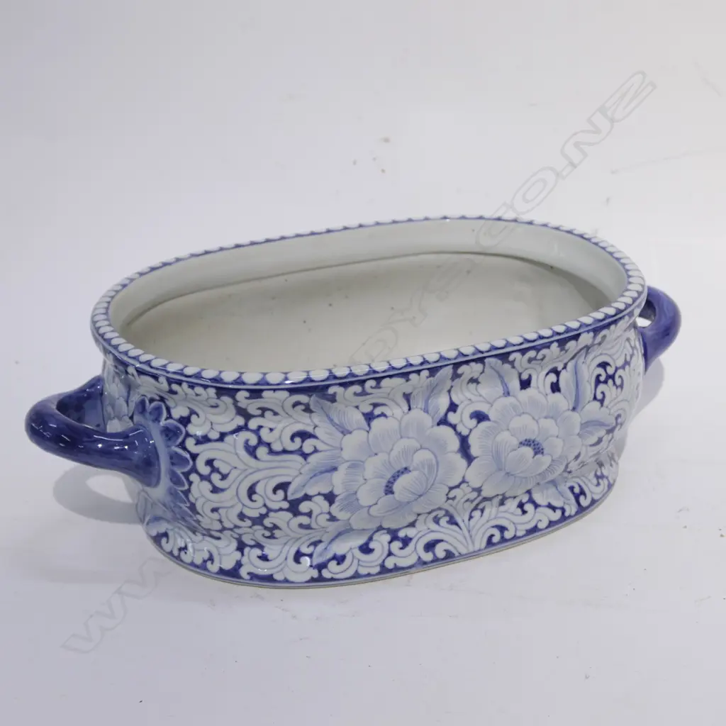 B + W TWO HANDLED BASIN Image 1++