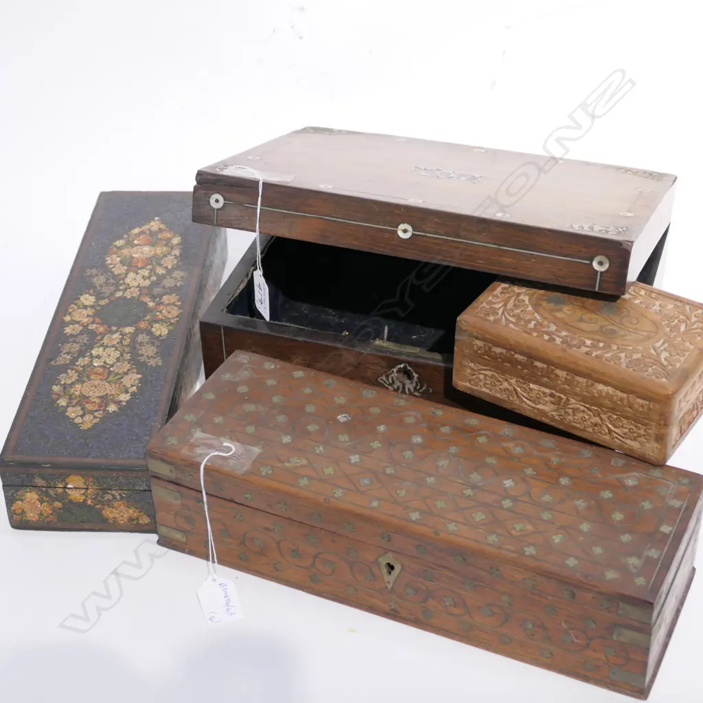 ASST VICT. BOXES + 1 - SOME FAULTS L. 300 Image 1++