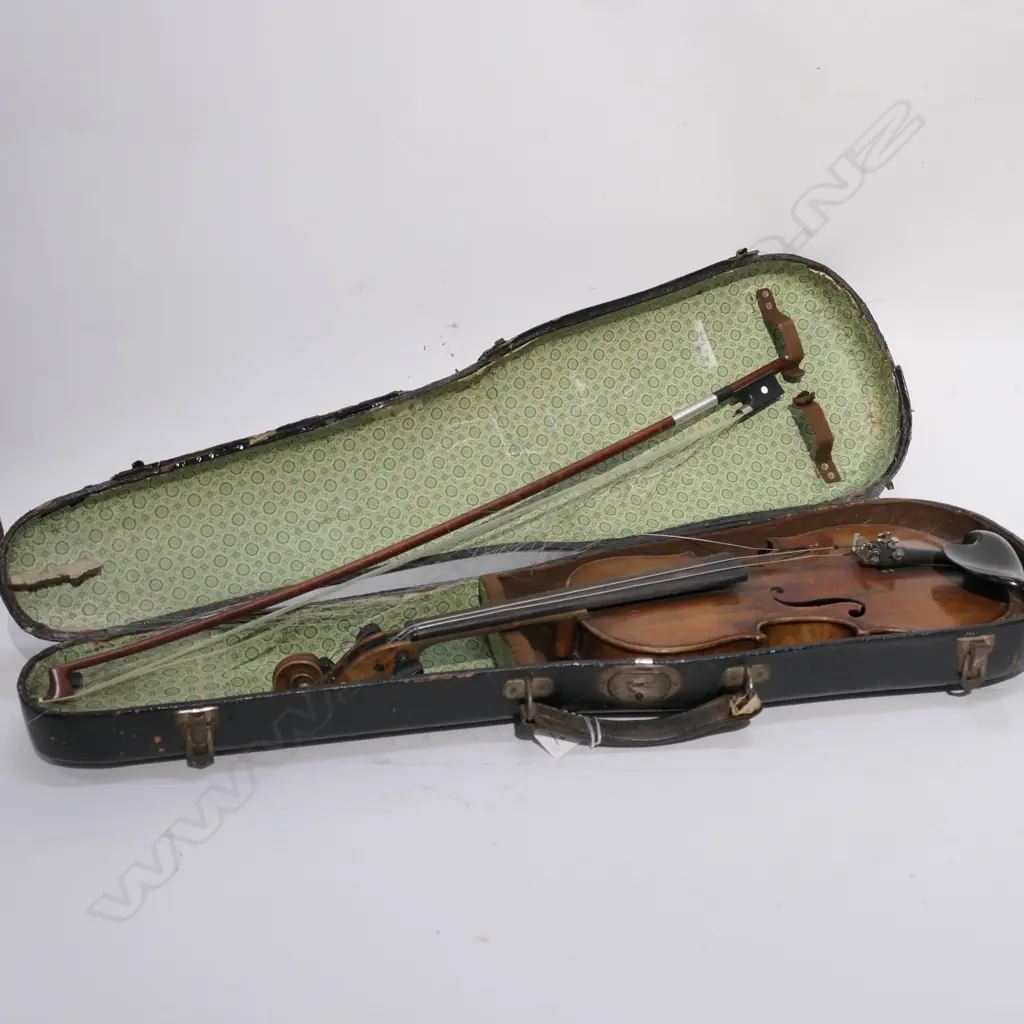 CASED VIOLIN + BOW Image 1++
