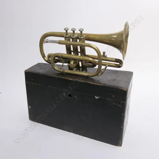 EARLY 20THC NICHOLSON & CO TRIUMPH CORNET BOXED
