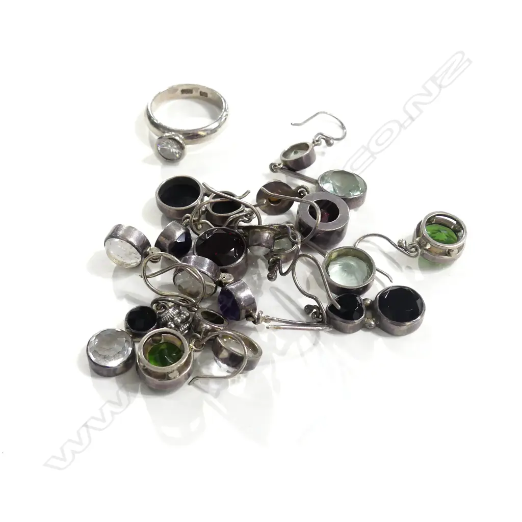COLLECTION OF GOOD SILVER AND GEMSTONE SET EARRINGS Image 1++