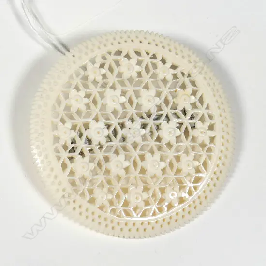 FINELY CARVED IVORY BROOCH