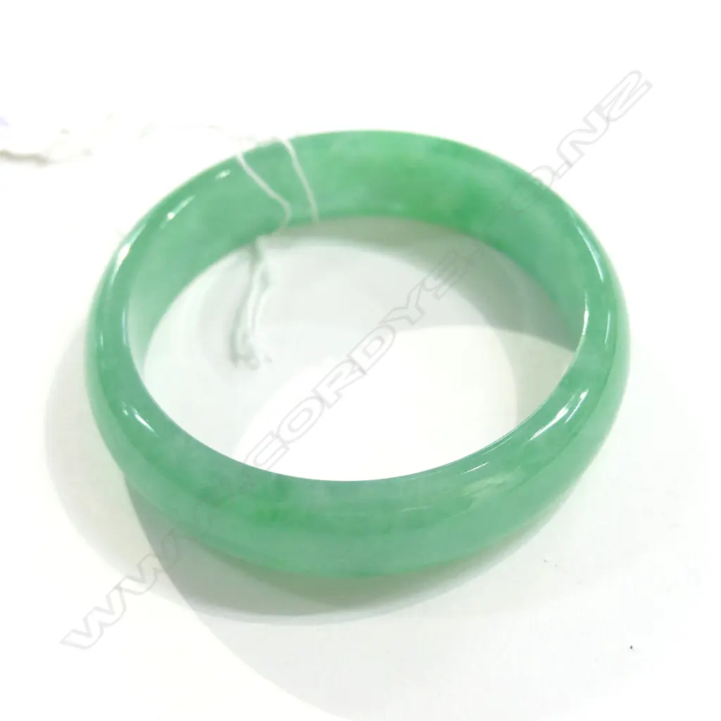 CHINESE PALE GREEN JADE BANGLE BRIGHT GREEN Image 1++
