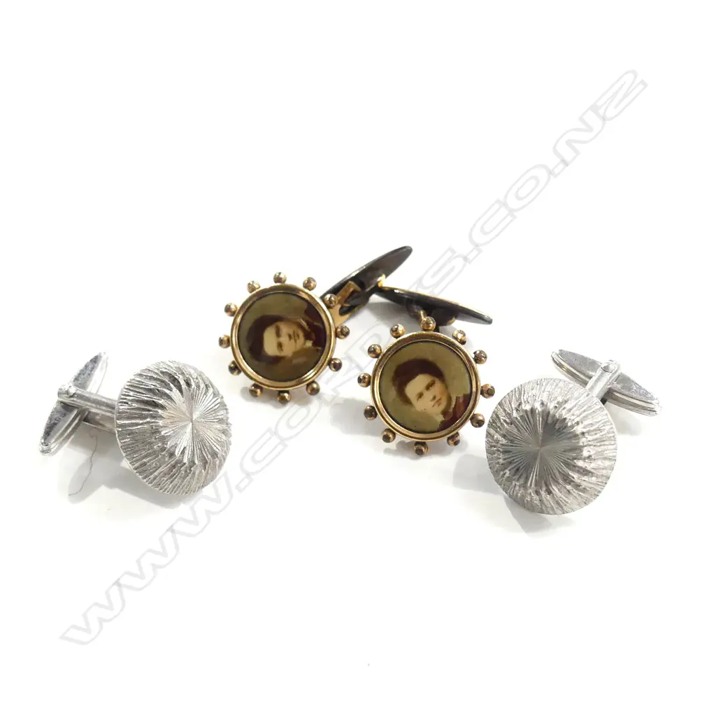 TWO PAIRS OF CUFFLINKS (ONE PAIR SILVER) Image 1++
