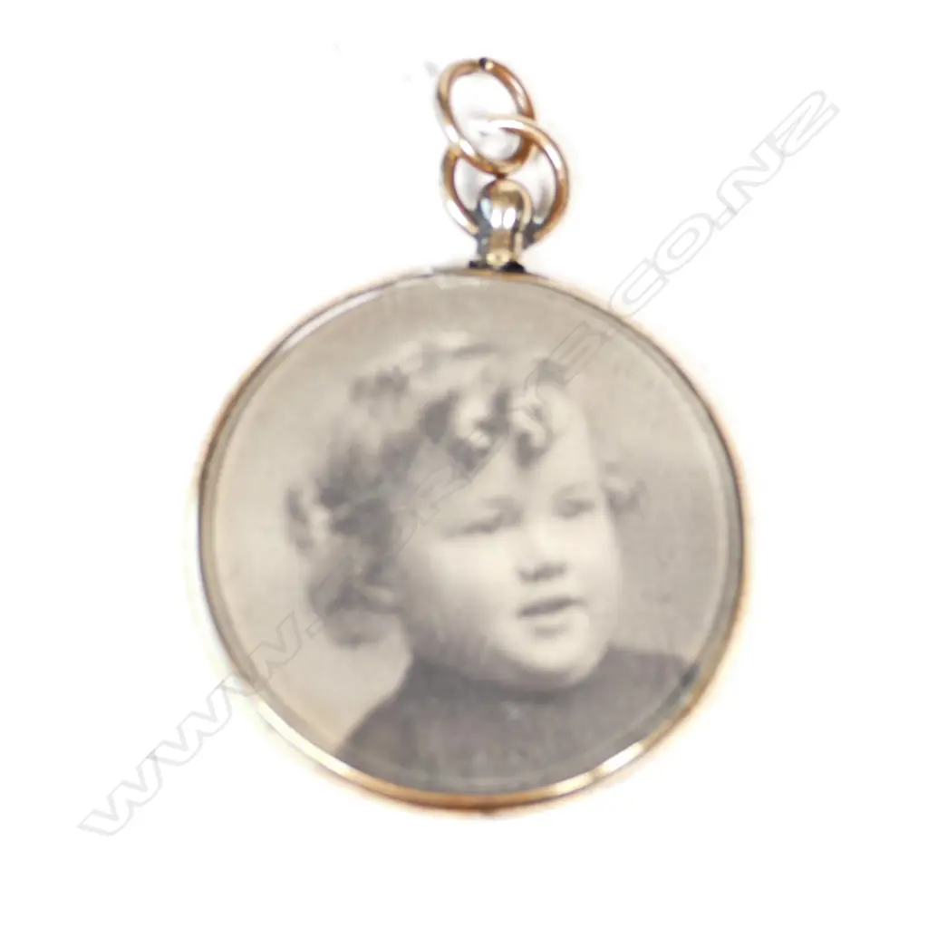 EDW ROLLED GOLD PHOTO LOCKET Image 1++