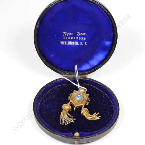 GOLD PLATED AND TURGUOISE PENDANT