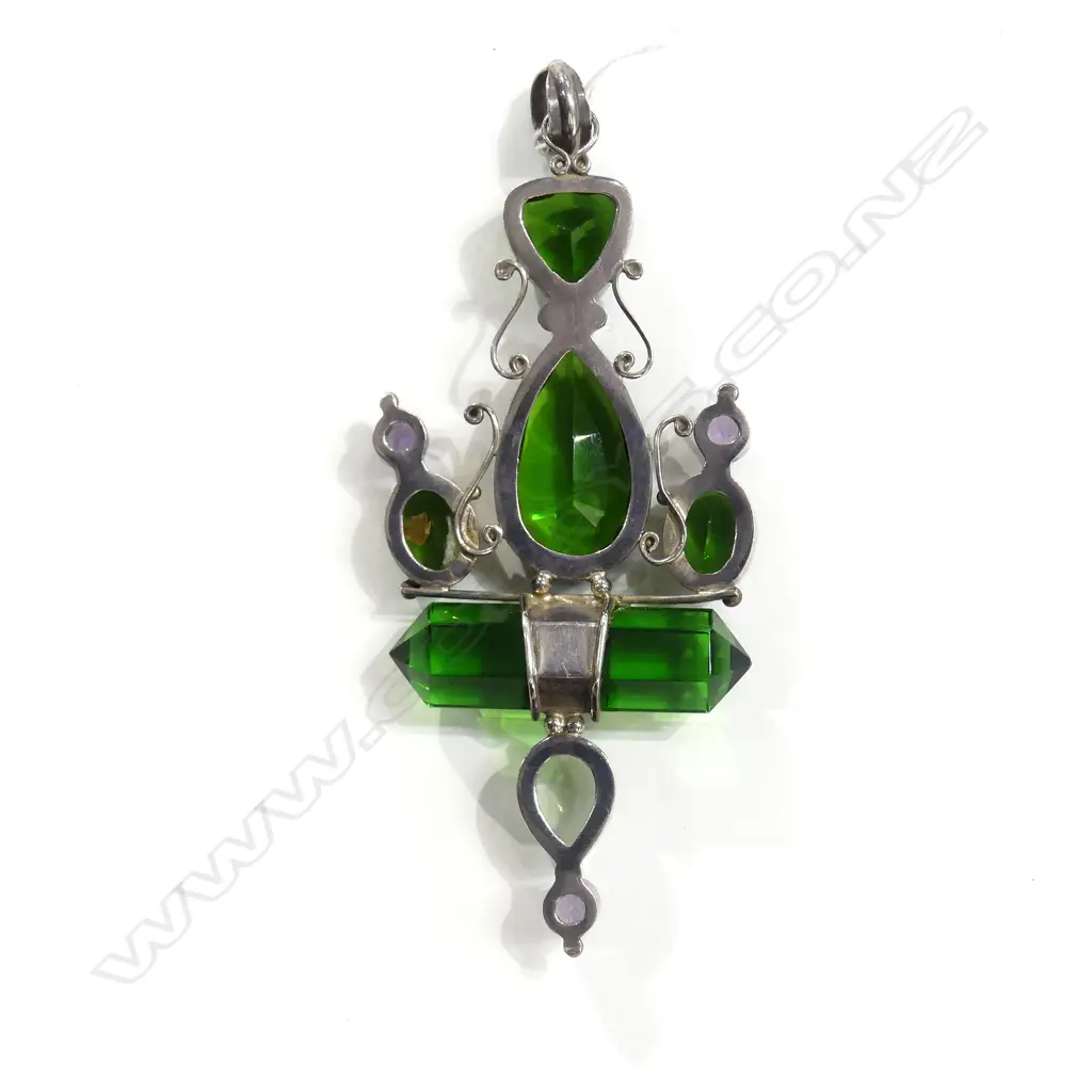 IMPRESSIVE SILVER AND GEMSTONE SET PENDANT Image 1++