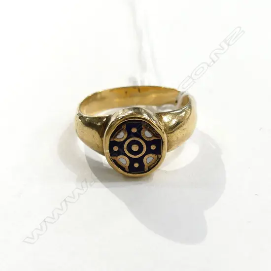 9CT GOLD RING SET WITH ST. KENT'S PIN 9.42GM