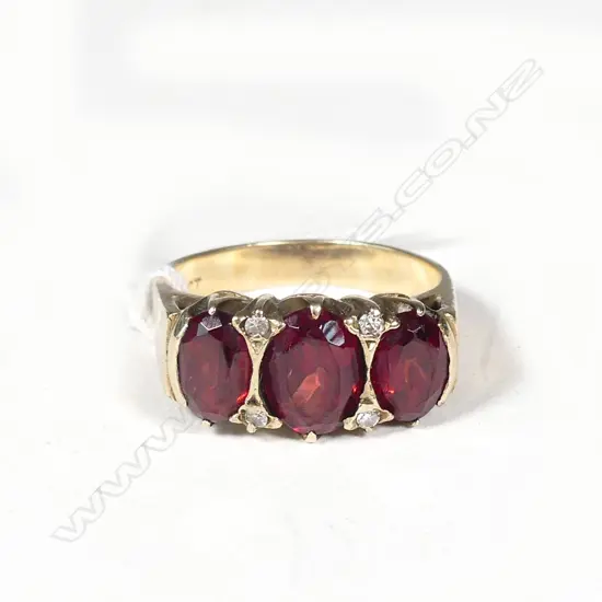 9CT GOLD GARNET DIAMOND RING REPLACEMENT VALUATION $995 (D7)