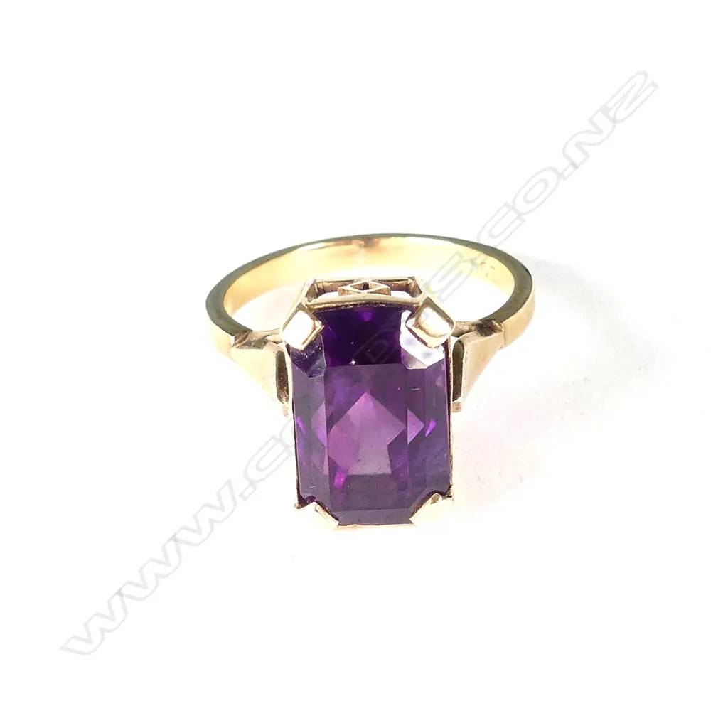 9CT GOLD AND AMETHYST RING Image 1++