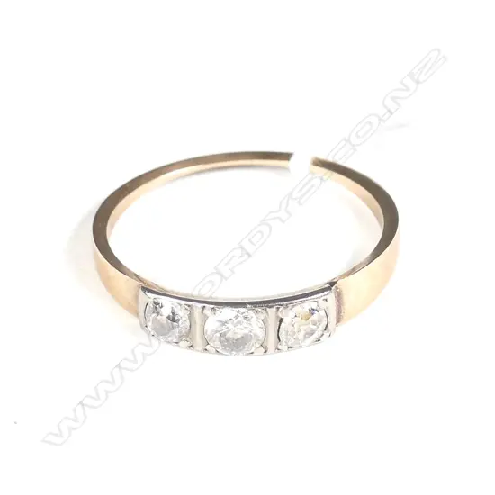 9CT GOLD AND DIAMOND BAND 1.82gm