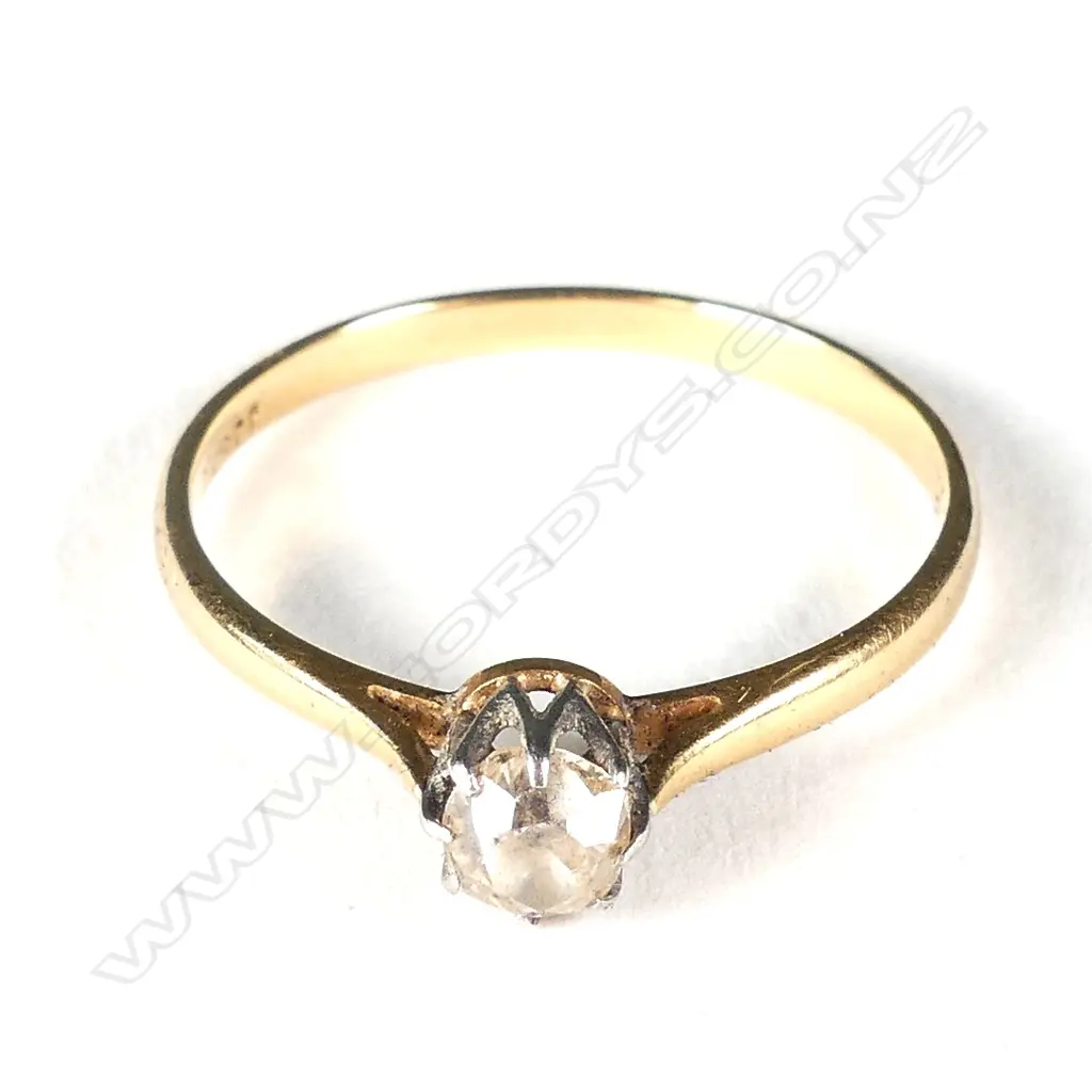 ESTATE 18CT GOLD AND DIAMOND SOLITAIRE RING Image 1++