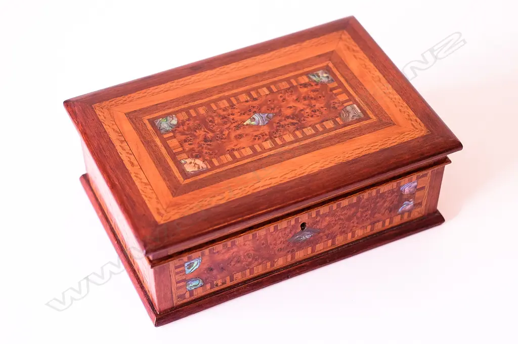 A good New Zealand inlaid woods box Image 1++