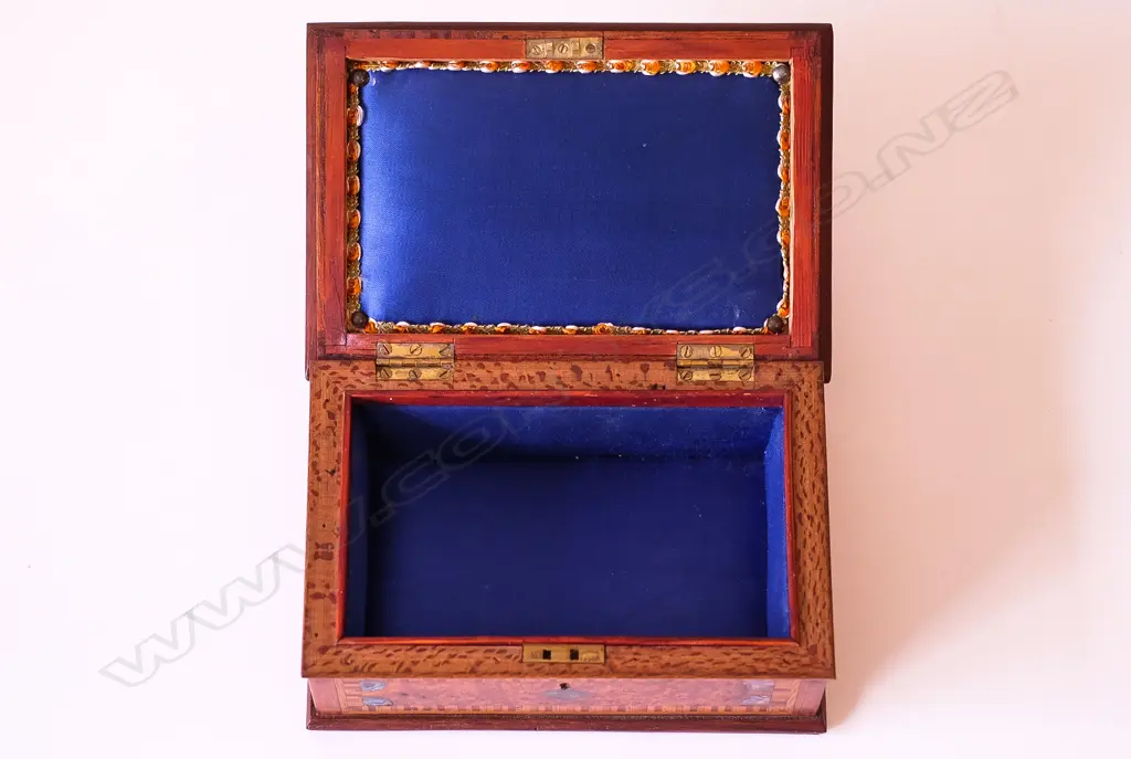 A good New Zealand inlaid woods box Image 1++
