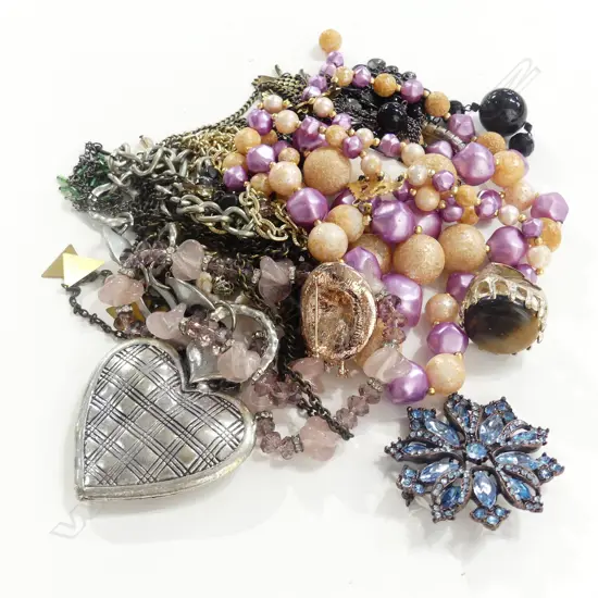 SELECTION OF COSTUME JEWELLERY