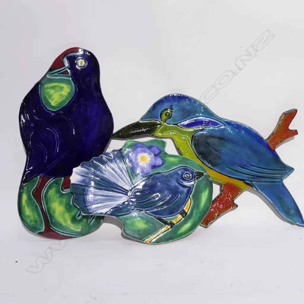 3 MORRIS & JAMES POTTERY WALL PLAQUES Image 1++