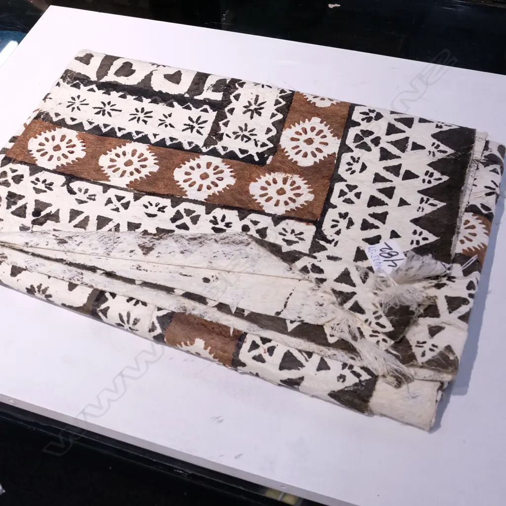 FIJIAN TAPA CLOTH THE BARK CLOTH WITH STENCILLED DESIGN Image 1++