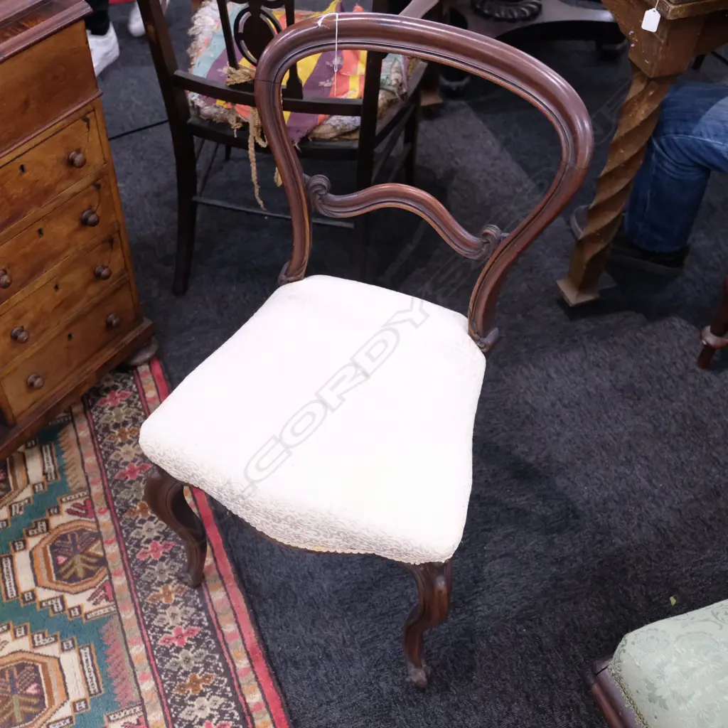 VICT BALLOON BACK CHAIR Image 1++