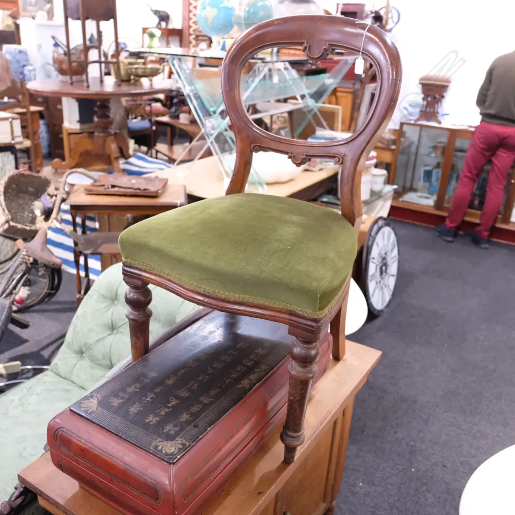 VICT BALLOON BACK CHAIR Image 1++