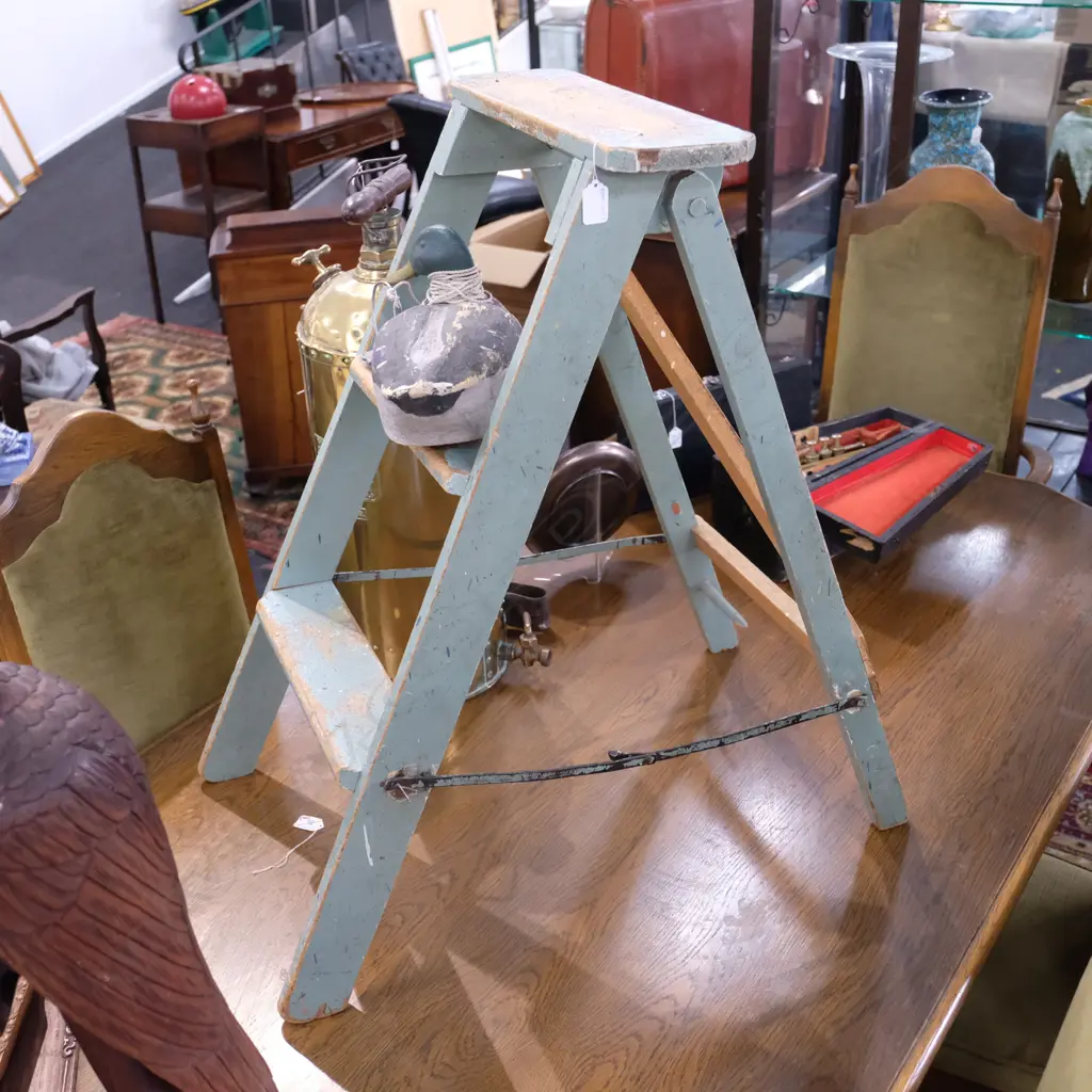 GREEN PAINTED STEP LADDER Image 1++