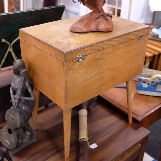 MID-CENTURY OAK SEWING BOX W/ VENEER LOSS H. 530MM