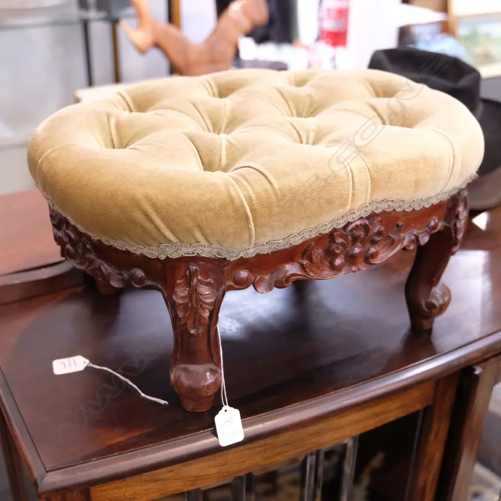 OVAL UPHOLSTERED FOOTSTOOL L 470 MM Image 1++