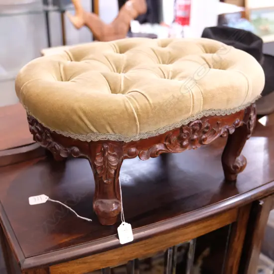 OVAL UPHOLSTERED FOOTSTOOL L 470 MM