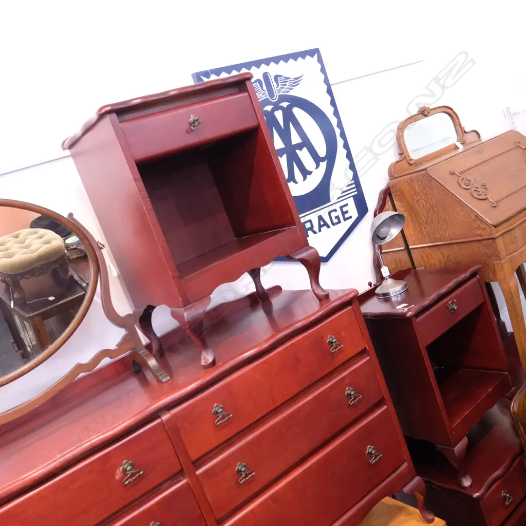 PR OF MAHOGANY BEDSIDE CABINETS Image 1++