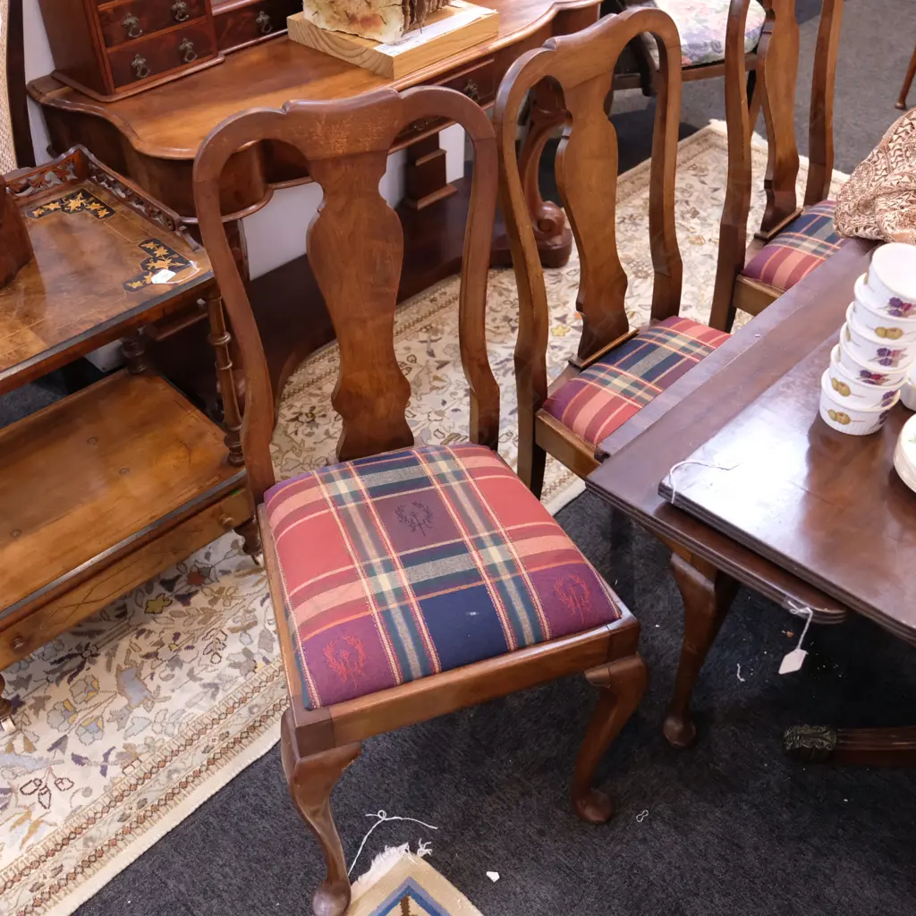 8 QUEEN ANNE STYLE DINING CHAIRS WITH 2 CARVERS Image 1++